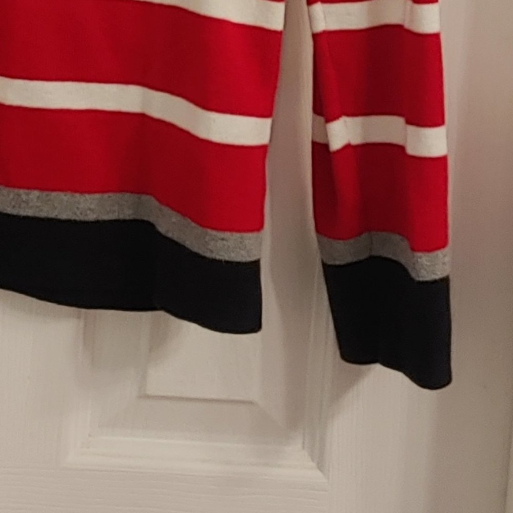White & Red Sweater - Picture 4 of 5